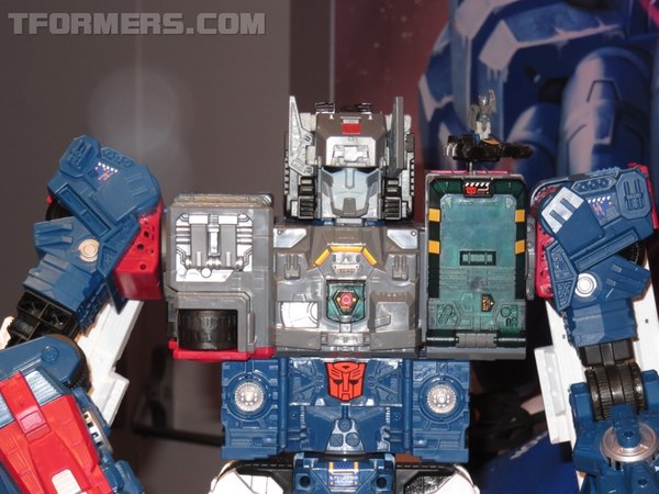 Toy Fair 2016 Transformers Hasbro Showrrom  (5 of 55)